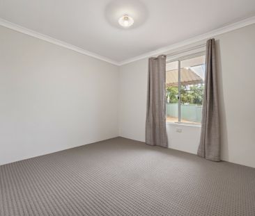 Light, Bright & Low-Maintenance Coastal Living. - Photo 2