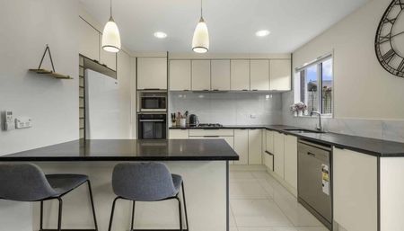 Townhouse living upgraded! - Photo 5