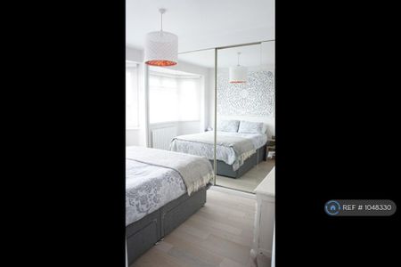 3 bedroom terraced house to rent - Photo 3