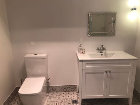 Modern Minimalist - Photo 4