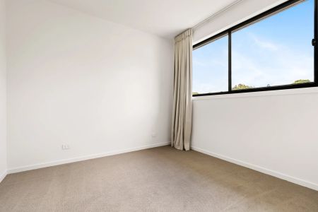 Premium Architect-Styled Four-Bedroom Townhouse - Photo 4