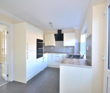 3 bedroom terraced house to rent - Photo 5