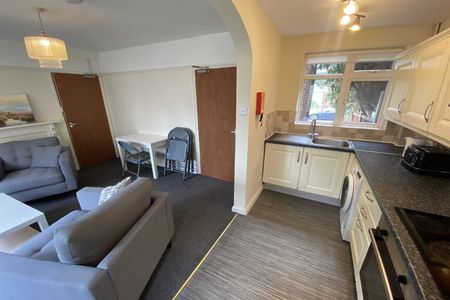 Charles Ave, Lenton Abbey, NG9 2SH - Photo 2