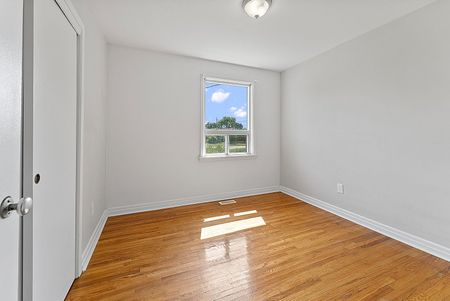 For Lease - 379 Tamarack Circle Unit# MAIN, Oakville, Ontario - Photo 3