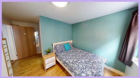 4 bedroom flat to rent - Photo 3