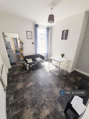 4 bedroom terraced house to rent - Photo 1