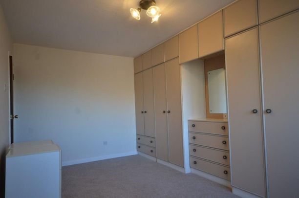 2 bedroom Flat To Let - Photo 1