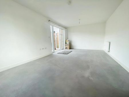 4 bedroom semi-detached house to rent - Photo 3