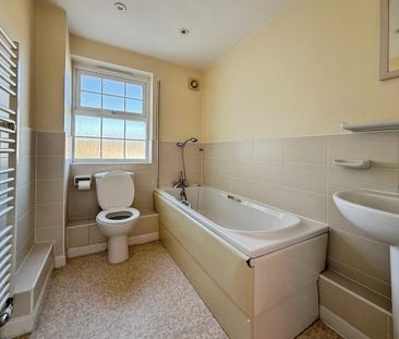 2 bedroom flat to rent - Photo 4