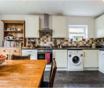 Price £2,800 pcm - Available Now - Part Furnished - Photo 5