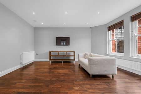 2 Bed Flat, Fulham Road, SW6 - Photo 3