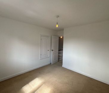 Isis Close - Photo 3