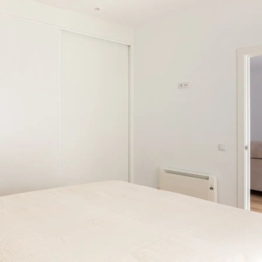 Spacious, modern and bright with open-air courtyard - Foto 1