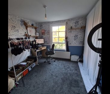 3 Bed Semi-Detached House, Glengall Road, SE15 - Photo 2