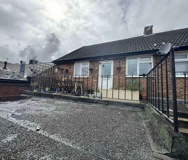 The Broadway Thatcham, RG19 - Photo 1
