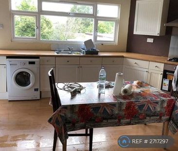 4 bedroom semi-detached house to rent - Photo 6