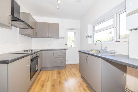 3 bedroom terraced house to rent - Photo 4