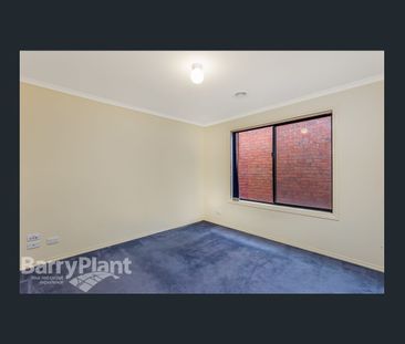 Stylish Family Living in the Sought-After Boardwalk Estate - Photo 6