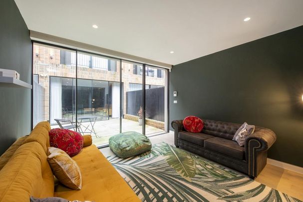 3 bedroom terraced house to rent - Photo 1