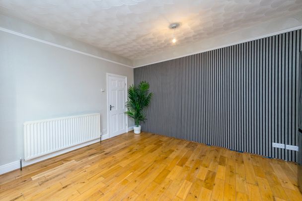 EAST PARK STREET MORLEY LEEDS - Photo 1