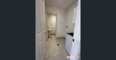 Stylish 4-Bedroom Townhouse with Internal Access Garage - Photo 5