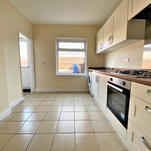 High Street - Photo 2