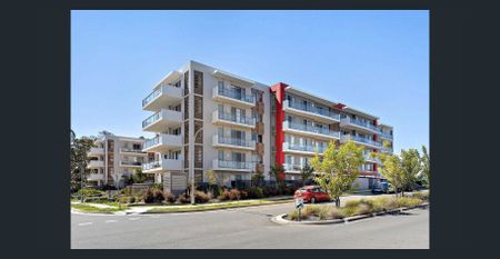 Luxurious Top-Floor Apartment with Unmatched Style and Convenience - Photo 2