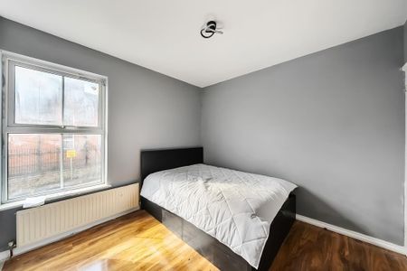 4 bedroom terraced house to rent - Photo 5