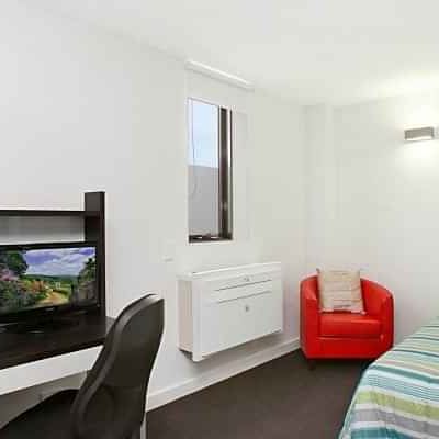 Studio with Balcony - Photo 2