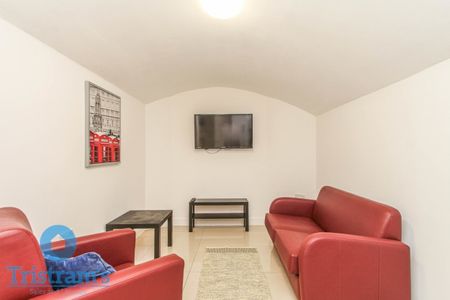 2 bed Apartment for Rent - Photo 2