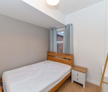 202 Ravenhill Road, Belfast, BT6 8EF - Photo 1