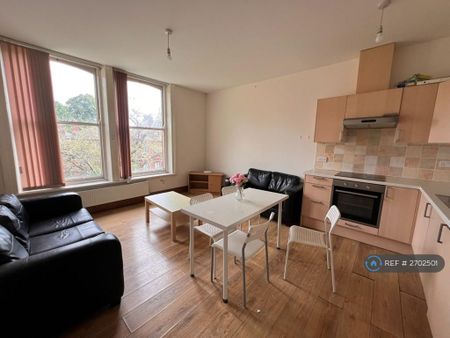 3 bedroom flat to rent - Photo 2