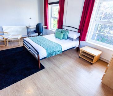 5 bedroom semi-detached house to rent - Photo 4