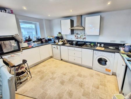 2 bedroom flat to rent - Photo 2