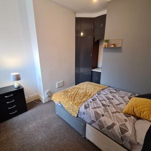 Room in a Shared House, Whitby Road, M14 - Photo 2