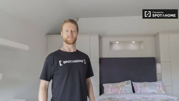 Quiet studio flat to rent in Terenure, Dublin - Photo 1