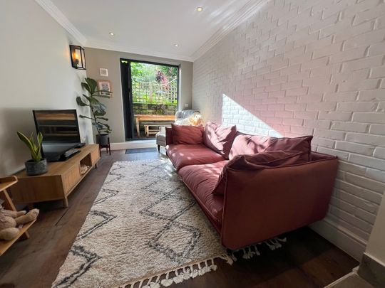 2 Bed Flat, South Lambeth Road, SW8 - Photo 1