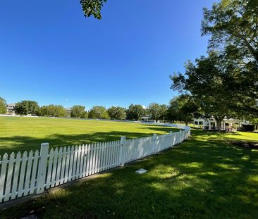 Immaculate Apartment with Extensive Wraparound Terrace - Photo 6