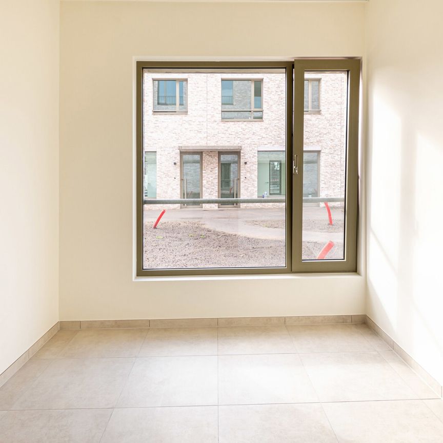 Gelijkvloersappartement met 3 slaapkamers - Photo 1