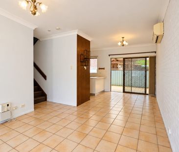 Spacious 2 Bedroom Townhouse!! - Photo 2