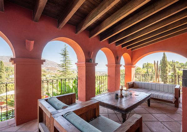 Commanding Andalusian villa in the Hills of Marbella