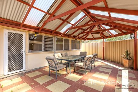 3 Bedroom 1 Bathroom House in Bedford - Photo 3