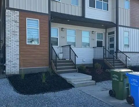 3 Bedroom Townhome with Double Garage! — 3 Bedrooms Townhouse - Photo 1