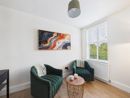 1 bedroom flat to rent - Photo 2