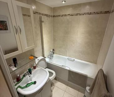 Single room in pretty riverside flat Wandsworth - Photo 4