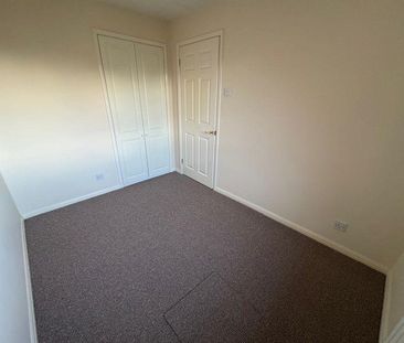 2 bedroom end of terrace house to rent - Photo 5