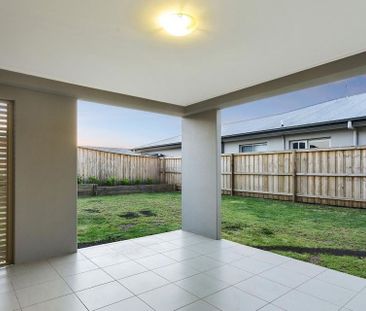 77 Barry Road, - Photo 4