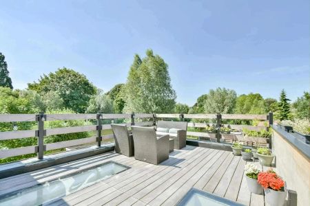 Gerenoveerde rijwoning met 3 slaapkamers en tuin te Roeselare - Photo 2