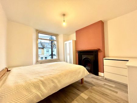 Room in a Shared House, Broughton Road, SW6 - Photo 3