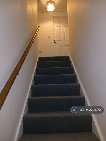 4 bedroom terraced house to rent - Photo 2